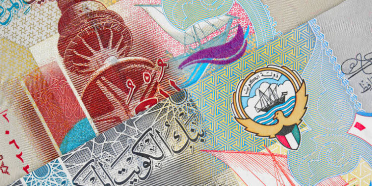تحويل الدينار الكويتي إلى الجنيه المصري اليوم الإثنين في مختلف البنوك Images-2022-09-26T093217.728-750x375