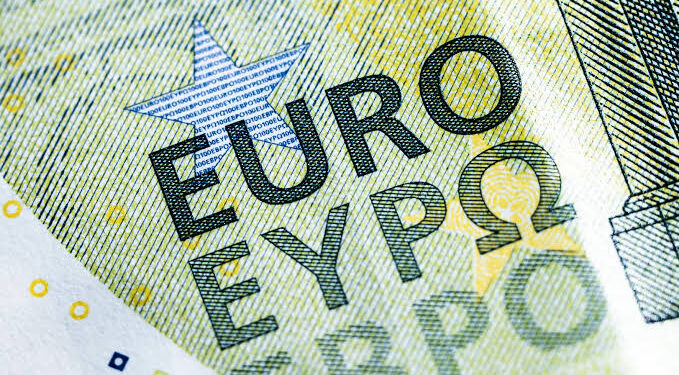 سعر اليورو أمام الجنيه المصري اليوم الثلاثاء 22-11-2022 في مختلف بنوك مصر Images-2022-11-22T140221.022-679x375