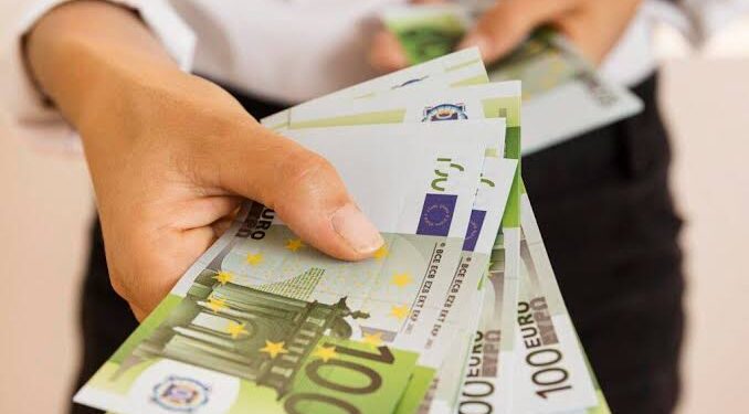 إنخفاض سعر اليورو مقابل الجنيه المصري اليوم الخميس 1-12-2022 بالبنوك  Images-2022-12-01T112932.646-678x375
